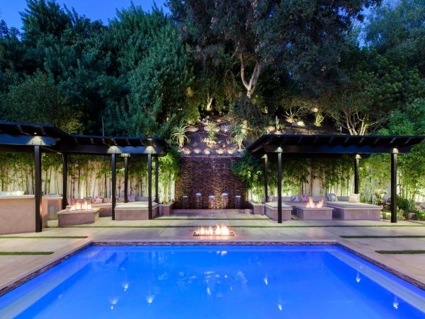 A Luxury Home in Beverly Hills with Quiet Zen Garden