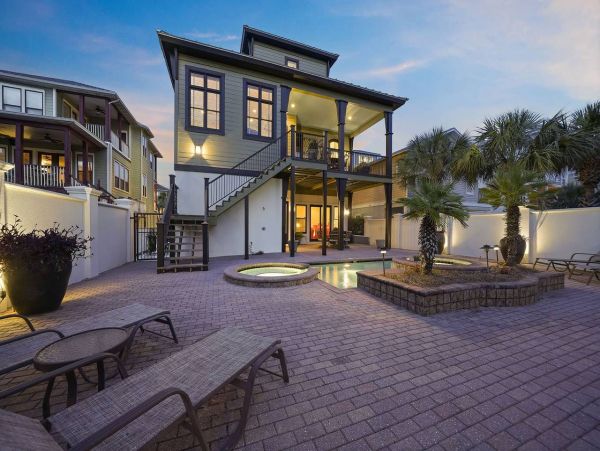Miramar Beach Just Steps from The Gulf of Mexico Sleeps 18