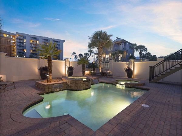 Miramar Beach Just Steps from The Gulf of Mexico Sleeps 18