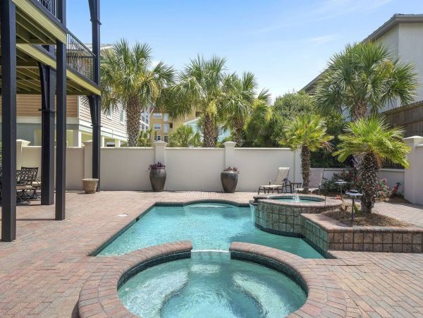 Miramar Beach Just Steps from The Gulf of Mexico Sleeps 18