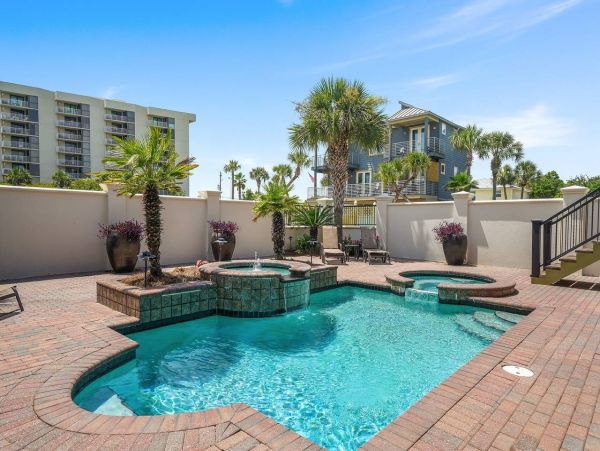 Miramar Beach Just Steps from The Gulf of Mexico Sleeps 18