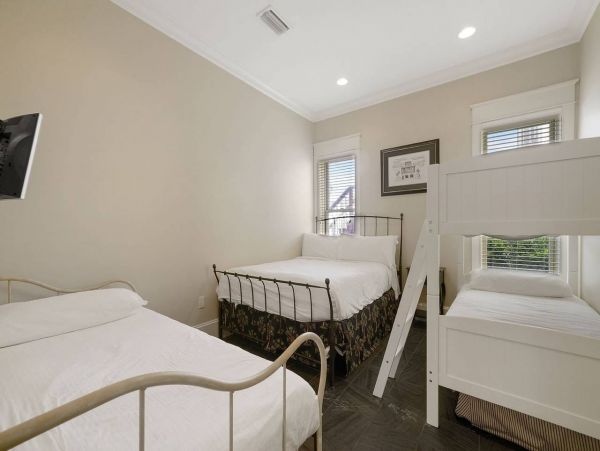 Miramar Beach Just Steps from The Gulf of Mexico Sleeps 18