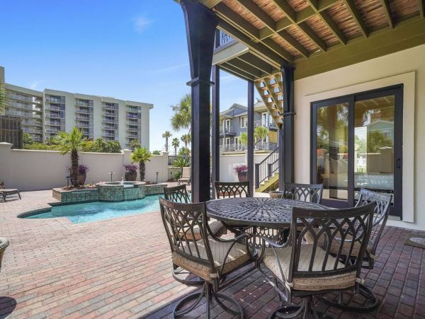 Miramar Beach Just Steps from The Gulf of Mexico Sleeps 18