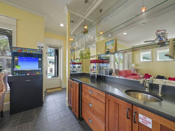 Miramar Beach Just Steps from The Gulf of Mexico Sleeps 18