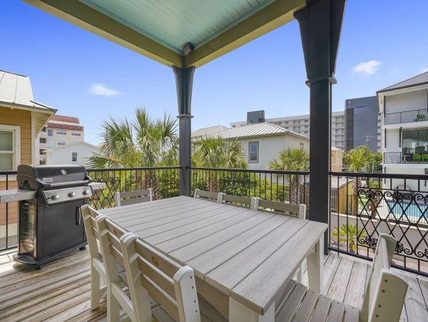 Miramar Beach Just Steps from The Gulf of Mexico Sleeps 18