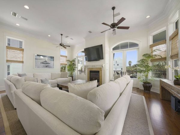 Miramar Beach Just Steps from The Gulf of Mexico Sleeps 18