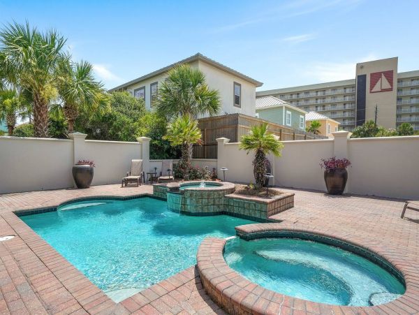 Miramar Beach Just Steps from The Gulf of Mexico Sleeps 18