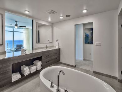 Penthouse Four Bedroom Vacation Condo in Destin.