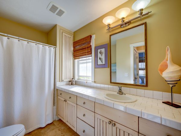 Top Floor All One Level 3 Bedroom Unit with Community Pool