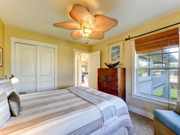 Top Floor All One Level 3 Bedroom Unit with Community Pool