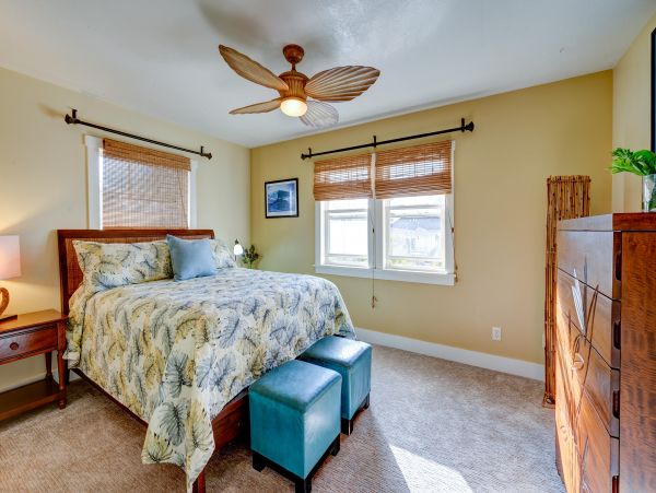 Top Floor All One Level 3 Bedroom Unit with Community Pool