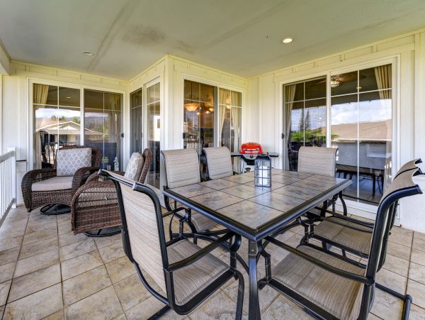 Top Floor All One Level 3 Bedroom Unit with Community Pool