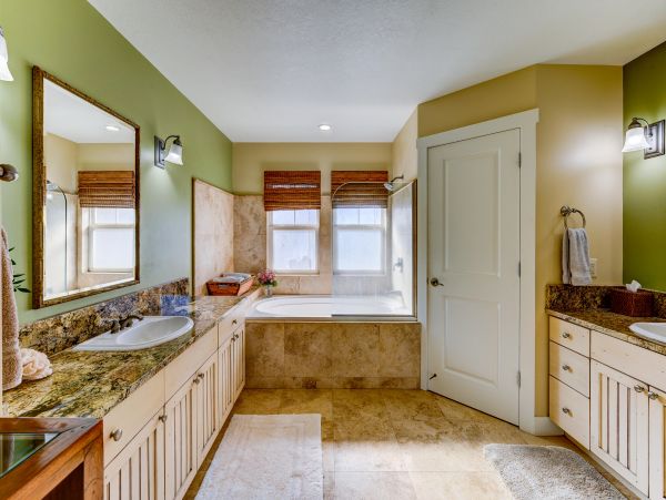 Top Floor All One Level 3 Bedroom Unit with Community Pool