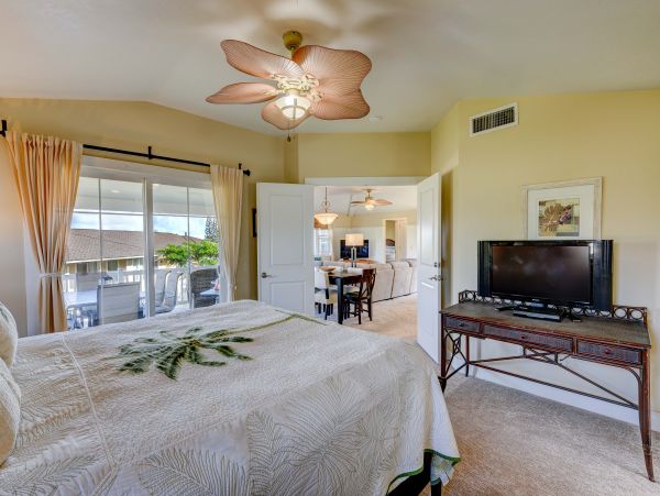 Top Floor All One Level 3 Bedroom Unit with Community Pool
