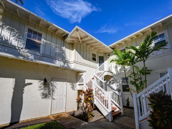 Top Floor All One Level 3 Bedroom Unit with Community Pool