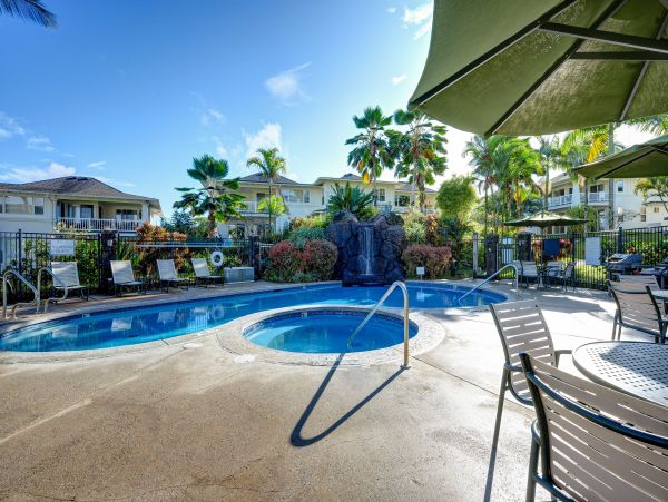 Top Floor All One Level 3 Bedroom Unit with Community Pool