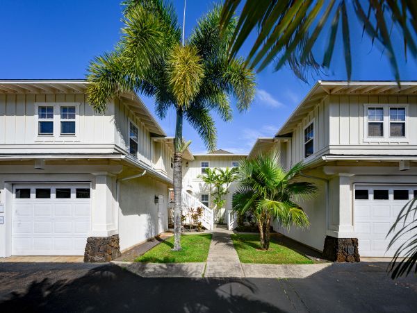 Top Floor All One Level 3 Bedroom Unit with Community Pool