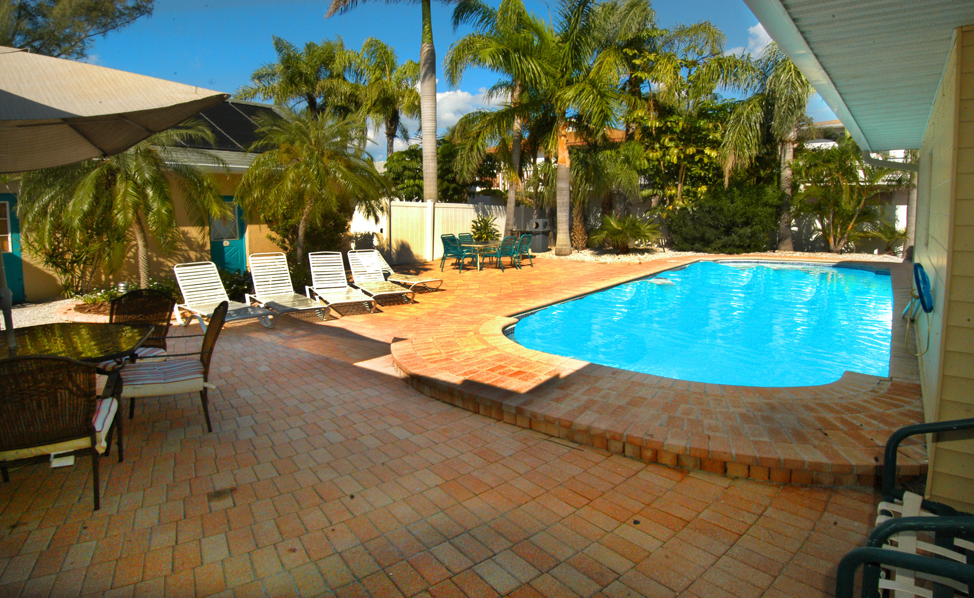 Bradenton Beach 1 Bedroom Condo - Beach Across the Street