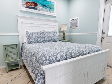 Bradenton Beach 1 Bedroom Condo - Beach Across the Street
