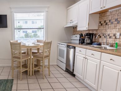 Bradenton Beach 1 Bedroom Condo - Beach Across the Street