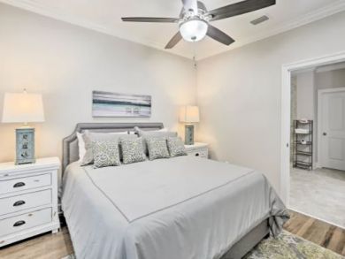 Pristine 4 Bedroom Townhouse Walk One Block to Beach