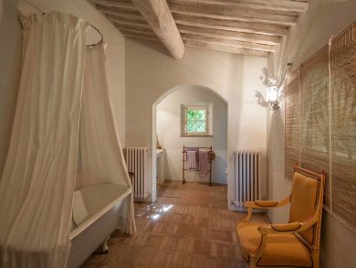 Beautiful Montalcino Vacation Villa Plus Guest House