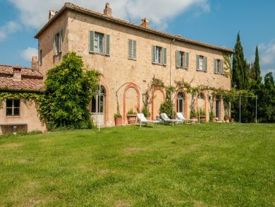 Beautiful Montalcino Vacation Villa Plus Guest House