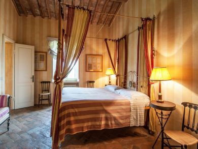 Beautiful Montalcino Vacation Villa Plus Guest House