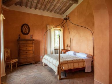 Beautiful Montalcino Vacation Villa Plus Guest House