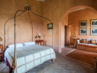Beautiful Montalcino Vacation Villa Plus Guest House