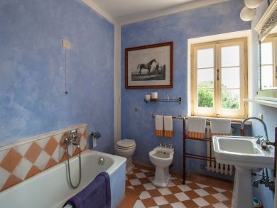 Beautiful Montalcino Vacation Villa Plus Guest House