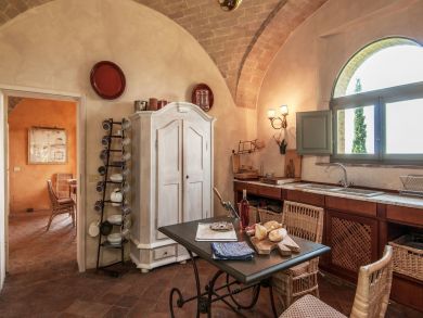 Beautiful Montalcino Vacation Villa Plus Guest House