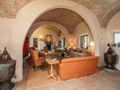 Beautiful Montalcino Vacation Villa Plus Guest House