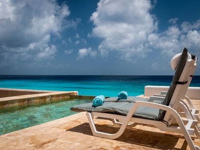 Bonaire Seven Bedroom Vacation Villa with Oceanfront Pool