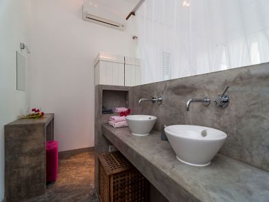 Bonaire Seven Bedroom Vacation Villa with Oceanfront Pool