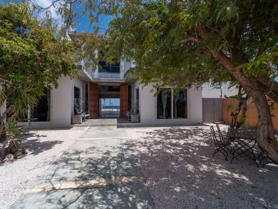Bonaire Seven Bedroom Vacation Villa with Oceanfront Pool