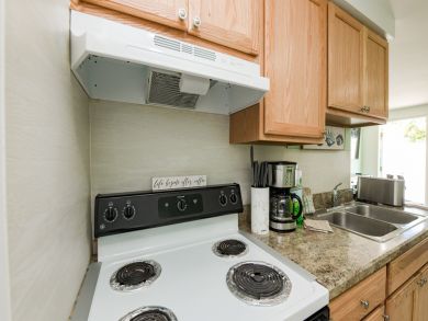 Bradenton Beach 1 Bedroom Condo 2 Minutes Walk to Beach