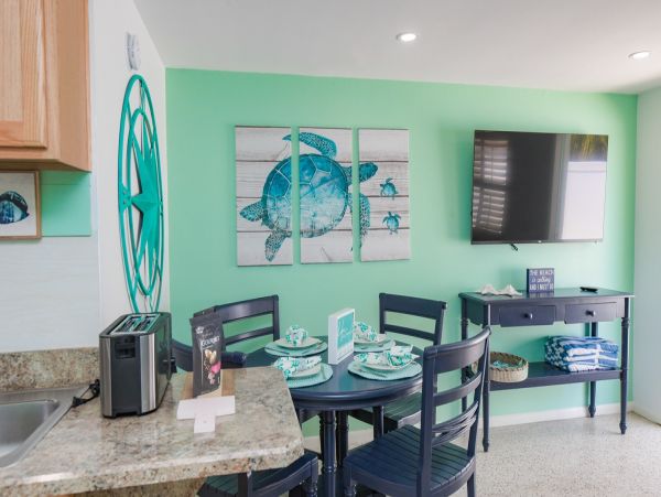 Bradenton Beach 1 Bedroom Condo 2 Minutes Walk to Beach