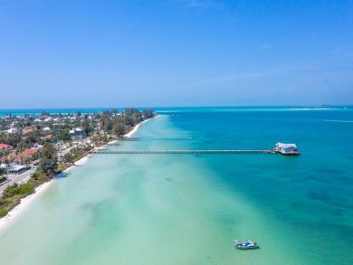Bradenton Beach Vacation Rental Sleeps Four