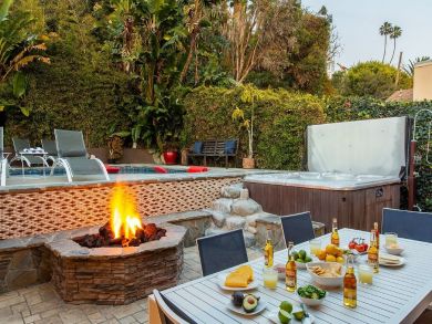 Few Steps to Beach Malibu Vacation Pool Home Sleeps 12
