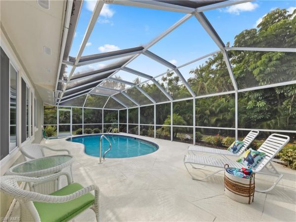 Beautiful 3 Bedroom Home with Private Pool Walk to Beach