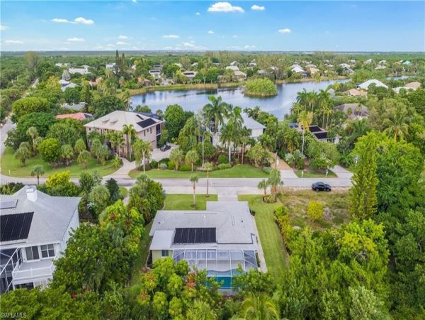 Beautiful 3 Bedroom Home with Private Pool Walk to Beach