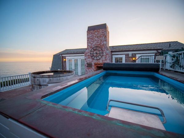Luxury Oceanfront 5 Bedroom Villa on the Beach