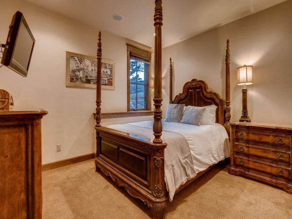 Luxury Breckenridge Vacation Home Sleeps 15 Guests