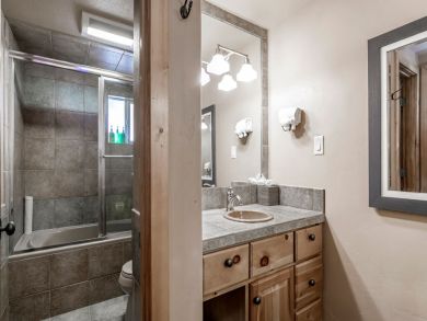 Vail Luxury Three Bedroom Vacation Condo Walk to Lift