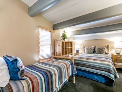 Vail Luxury Three Bedroom Vacation Condo Walk to Lift