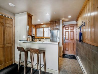 Vail Luxury Three Bedroom Vacation Condo Walk to Lift