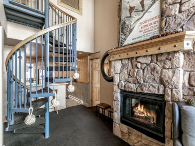 Vail Luxury Three Bedroom Vacation Condo Walk to Lift