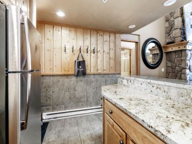 Vail Luxury Three Bedroom Vacation Condo Walk to Lift