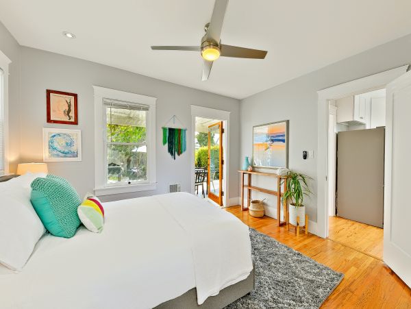 La Jolla Vacation Cottage Sleeps Six Guests Walk to Beach